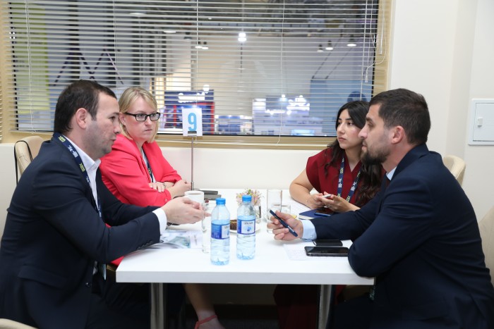 B2B görüşlər (2025)